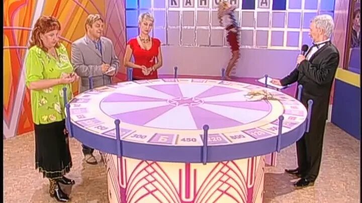 Пародия на поле чудес. Парень на сене. Фотосессия в поле угарно. Однажды в россии пародия на собчак. Войнаровский пародия на поле чудес.