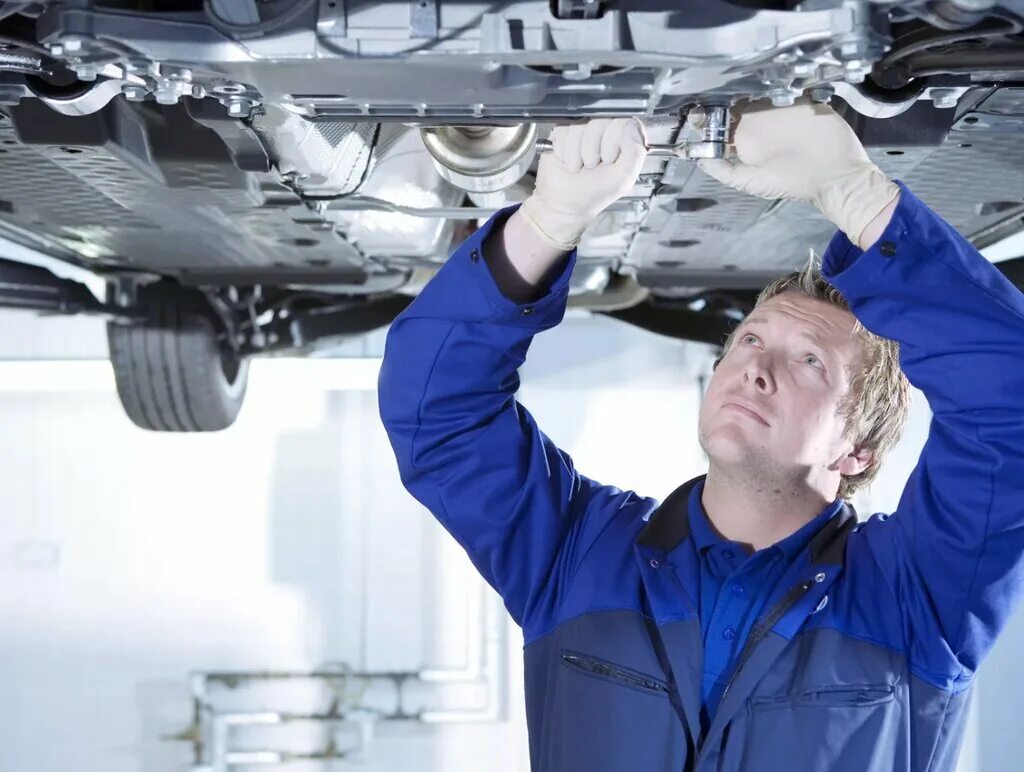 Выполняемые работы автосервиса. Машина в автосервисе. Проведение то автомобиля. Услуги автосервиса список. Виды работ в автосервисе.