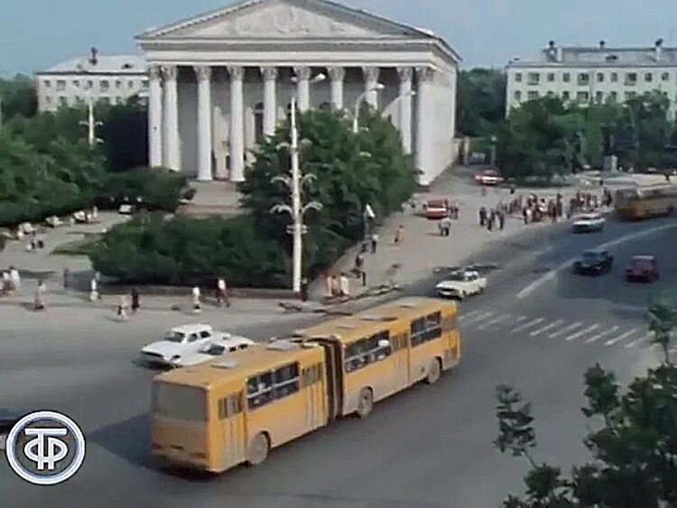 Рязань 2000 год. Театральная площадь Рязань. Площадь Советская Рязань. Театральная площадь Рязань СССР. Рязань Театральная площадь 2000 год.