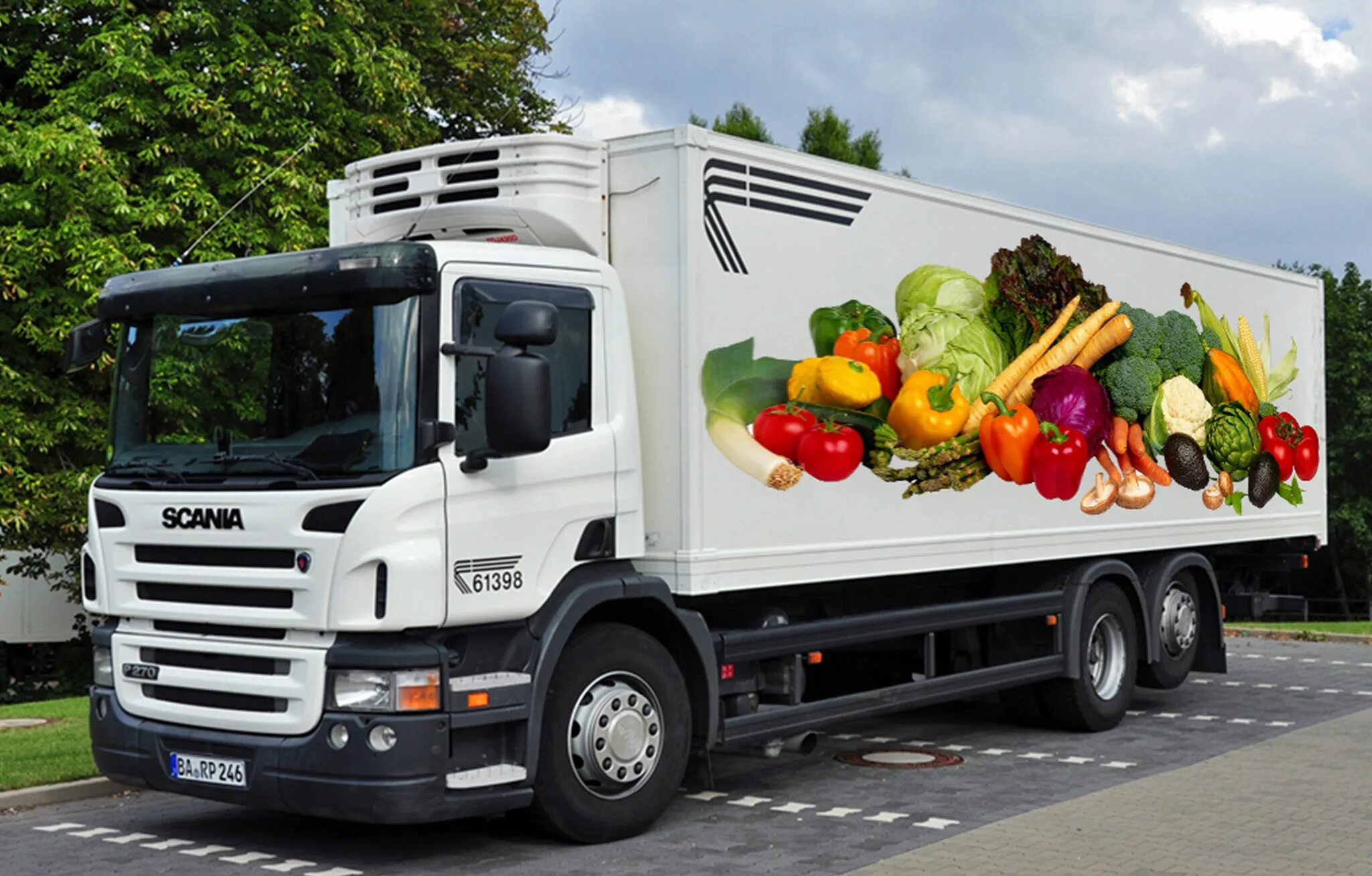 Машинки еда. Продукты грузовик доставка. Перевозка продуктов. Автомобиль для перевозки фруктов. Фура с продуктами.