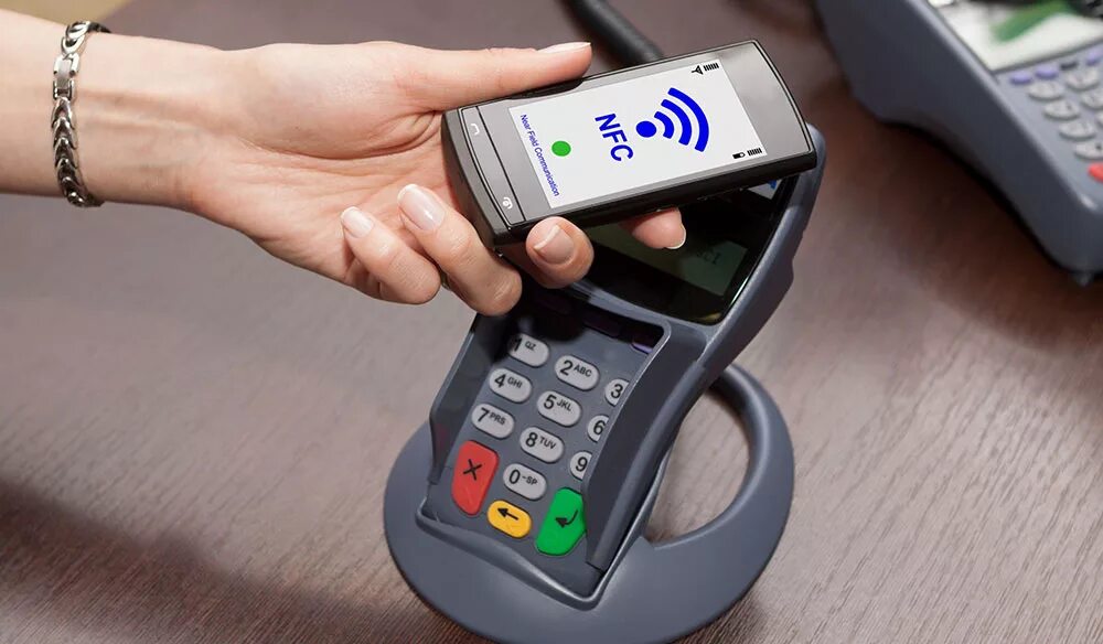 Бесконтактная оплата с телефона. Бесконтактные платежи NFC. Терминал бесконтактной оплаты. Технология бесконтактной оплаты.
