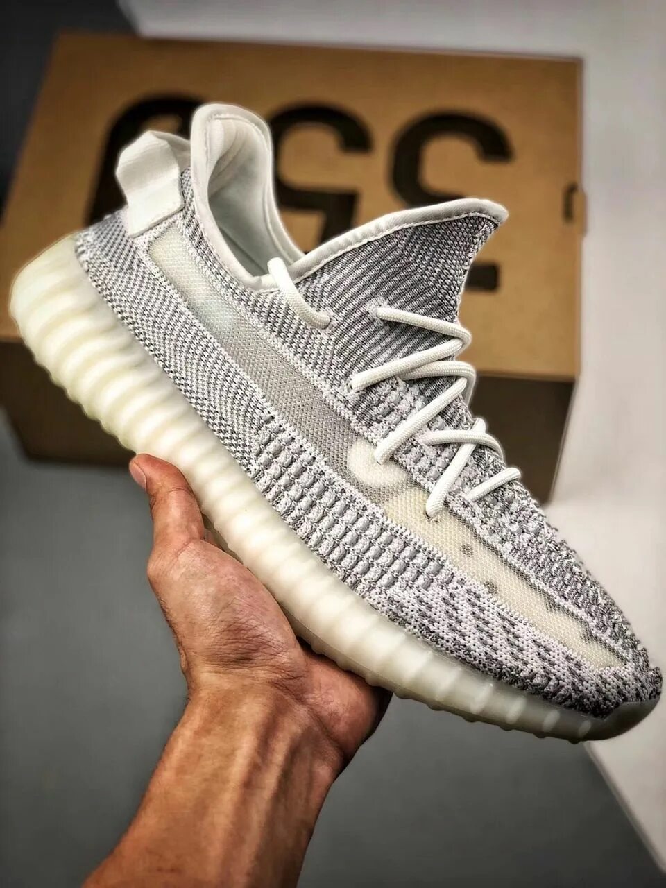 Иди буст. Adidas Yeezy Boost. Adidas Yeezy 350 v2. Кроссовки adidas Yeezy Boost. Адидас Yeezy Boost.