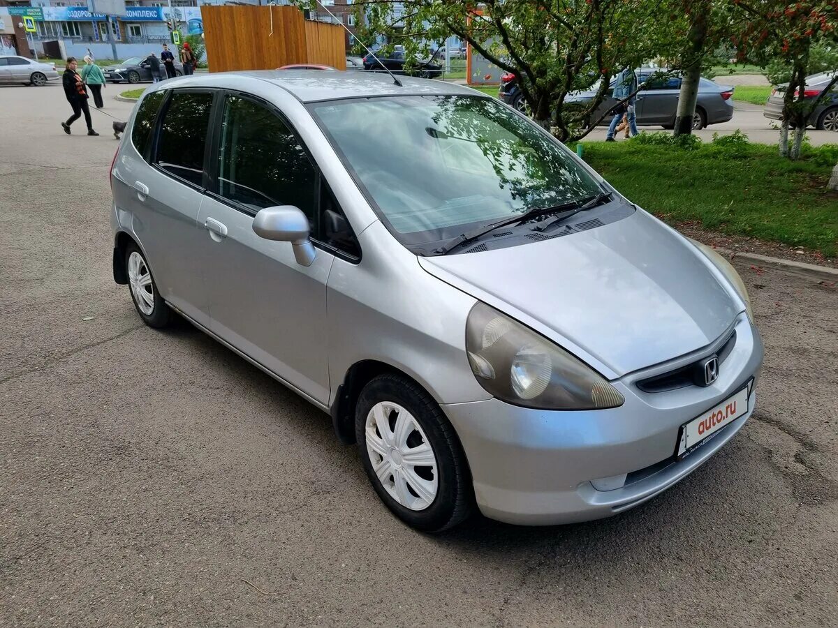 Купить хонду в красноярске с пробегом. Honda Fit 2001. Хонда фит 2003 год кузов. Хонда фит праворульная. Хонда фит 2006 года.