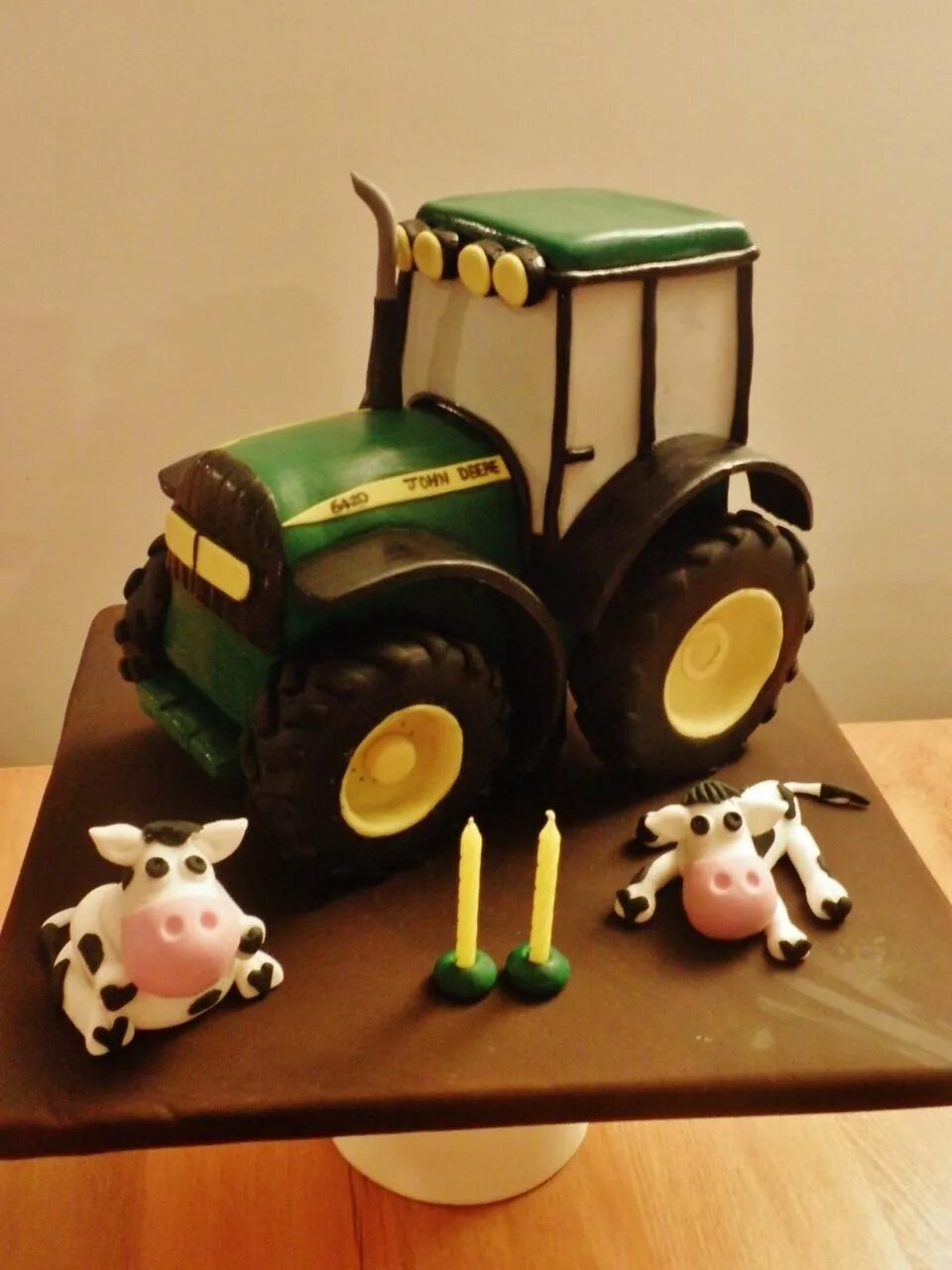 Торты тракторы фото. Трактор Джон Дир из мастики. Торт в виде трактора. Торт с трактором для мальчика. Торт в виде трактора для мальчика.