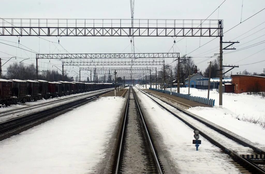 Вокзал александров 1. ЖД станция Александров 2. Александров (станция). Станция Александров Куровская. Город Александров вокзал.