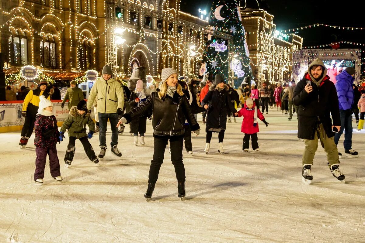 Каток в Москве. ГУМ-каток Москва. Каток в Москве сейчас. ГУМ каток. Катки москвы вакансии