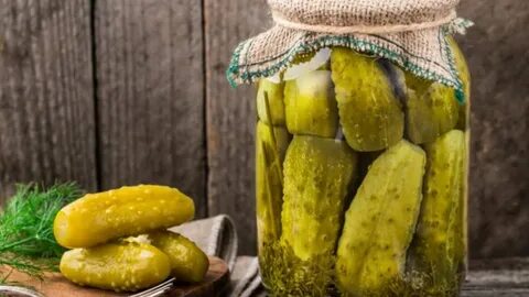 Огурцы соленые в банках для хранения