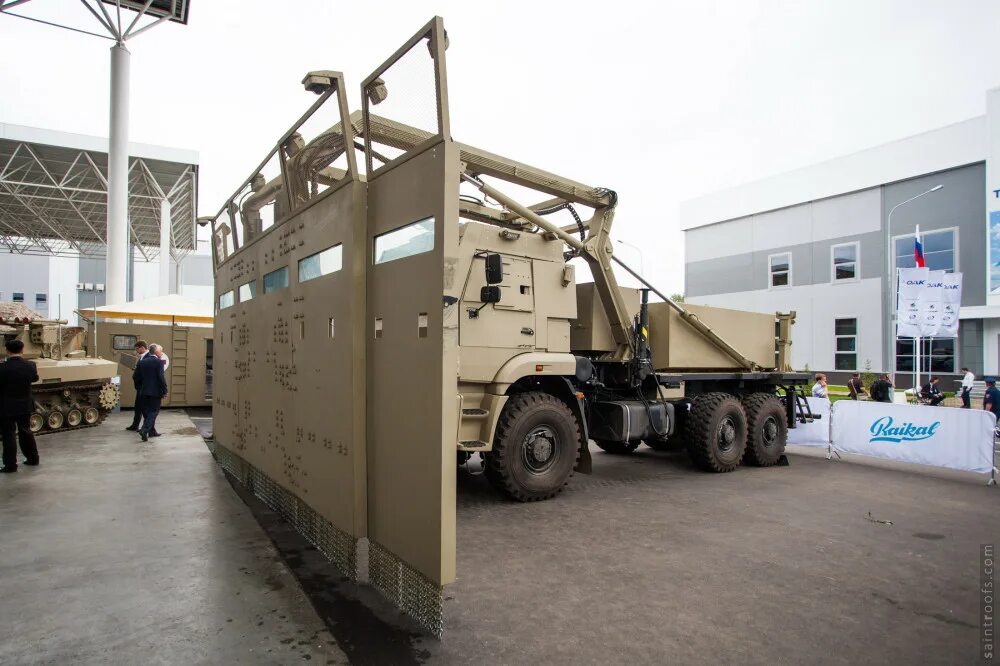 Камаз разгон. Камаз стена для росгвардии. автомобиль для разгона демонстраций камаз 43118. комплекс стена концерн калашников. камаз щит.