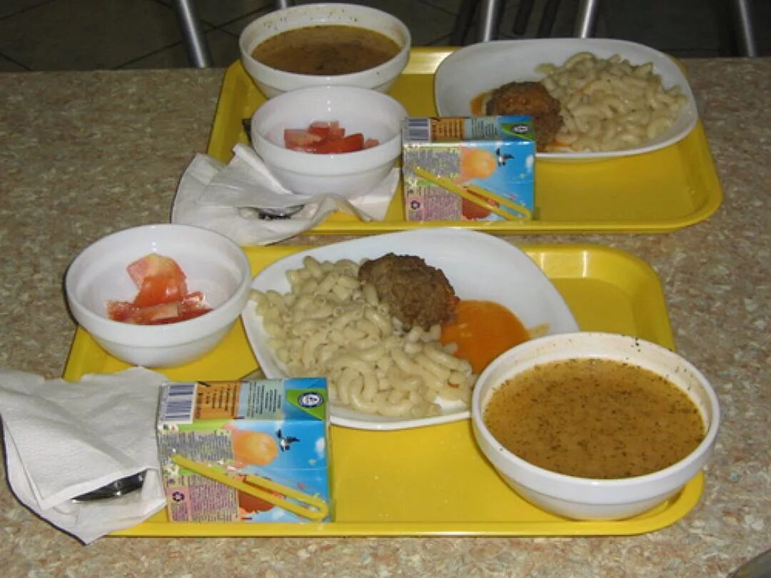 Чем кормят детей в школе