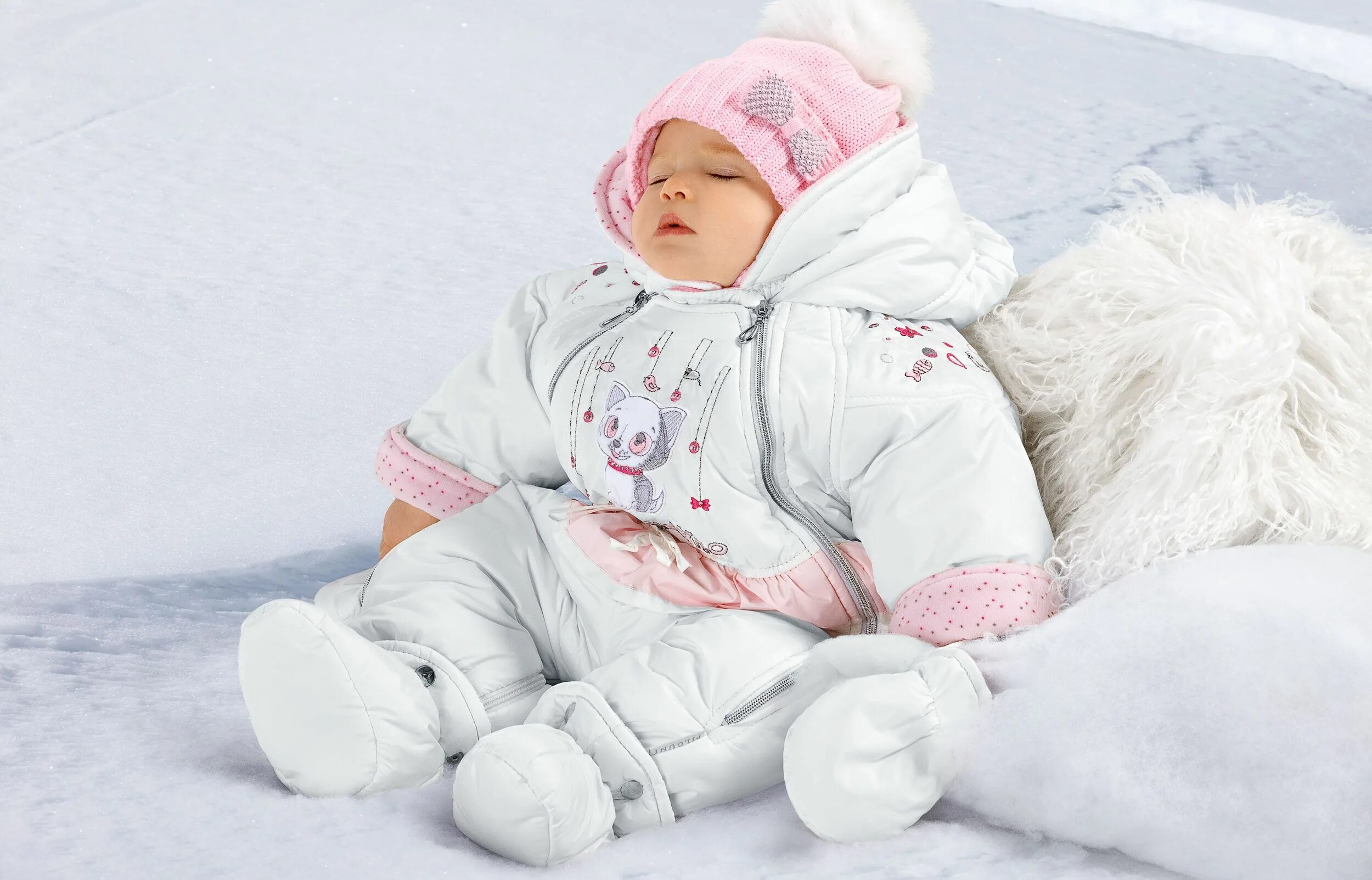 Дети одевались потеплее. Pilguni комбинезон слитный. Комбинезон трансформер Кико зима для новорожденных. Pilguni комбинезон-трансформер розовый Снеговик. Комбинезон для новорожденных зимний для девочек.