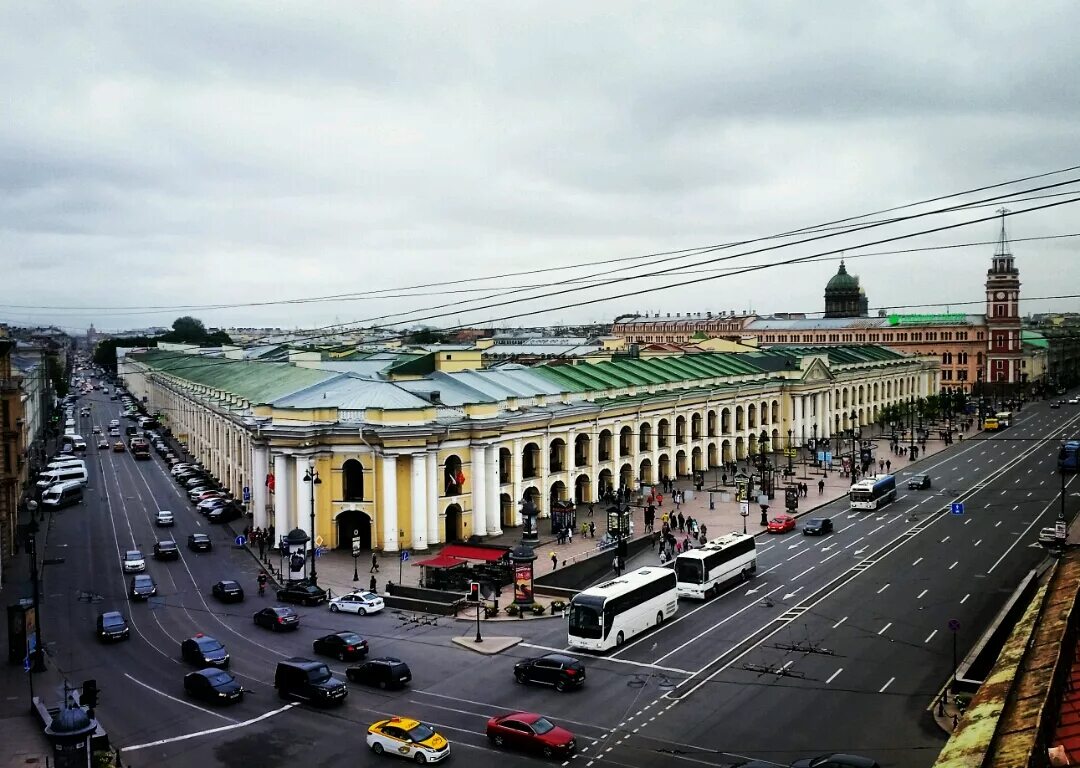 Гостиницы санкт петербурга гостиный двор. Гостиный двор Санкт-Петербург. Гостиный двор Санкт-Петербург вид сверху. "Гостиный двор" проспект Ленина. Двор Гостиный двора Питер.