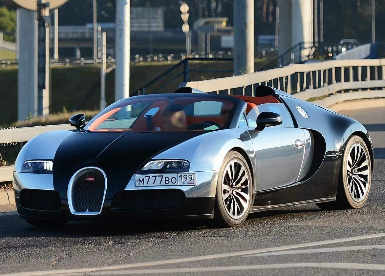 Дорогую bugatti. Бугатти Вейрон. Бугатти Вейрон 2010. Бугатти Вейрон 2023. Бугатти Вейрон в Москве.