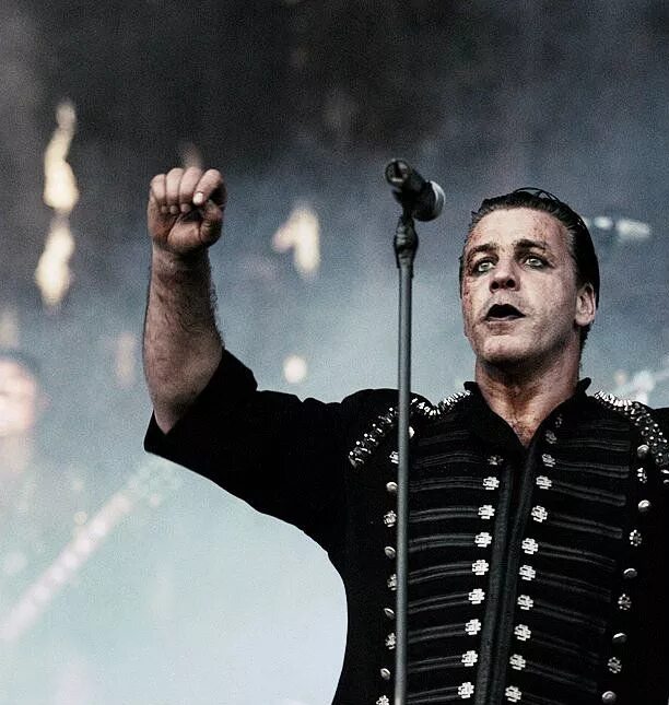Солист rammstein. Тилль линдеманн. рамштайн тилль линдеманн. тилль линдеманн раммштайн. солист рамштайн тилль линдеманн.