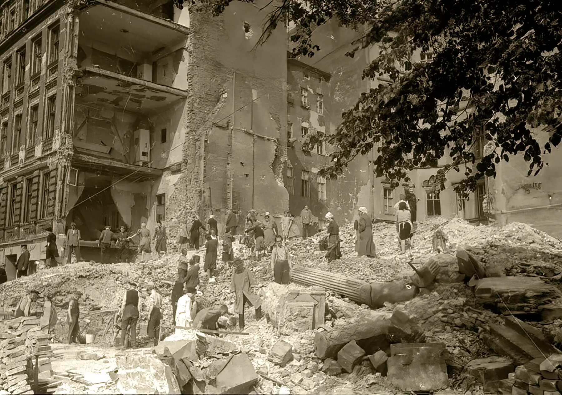 Германия после 1945. Руины Берлина 1945. Развалины Берлина май 1945. Руины Германии 1945.