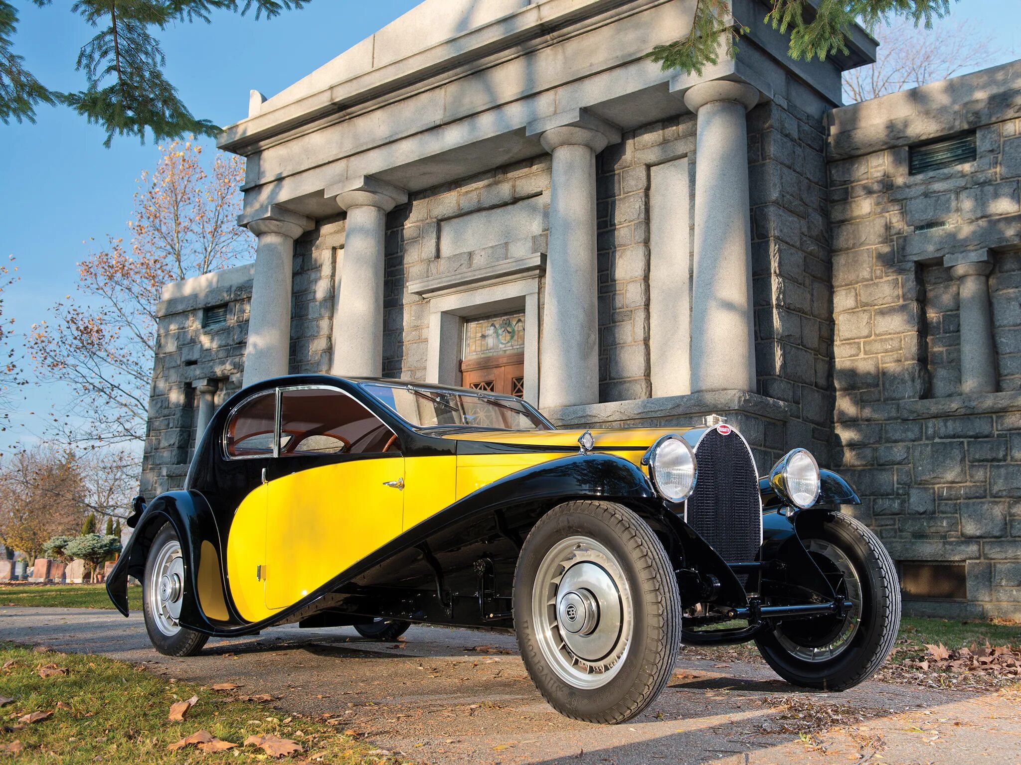 Автомобиль 18. Bugatti Type 46. 1929 Bugatti Type 46 Superprofile. Бугатти 1930. Бугатти 1929 года.