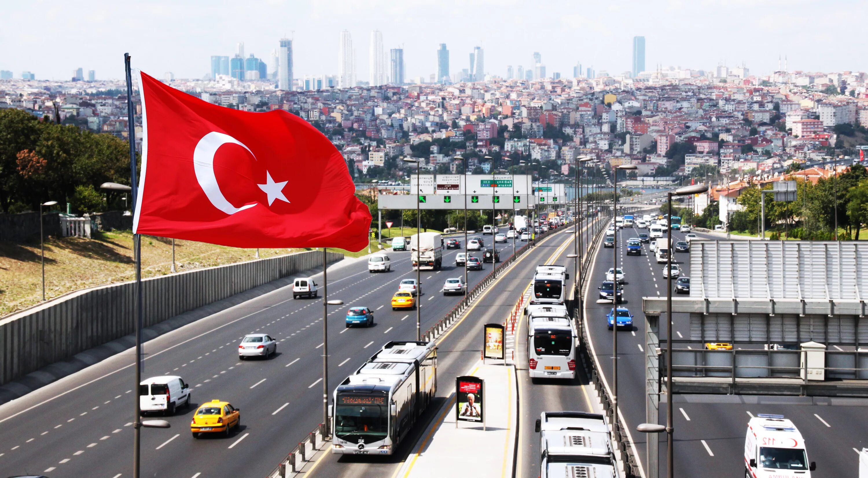 Turkey new. Автомобили в Турции. Турецкий флаг на машине. Такси в Турции. Правительственные авто Турции.
