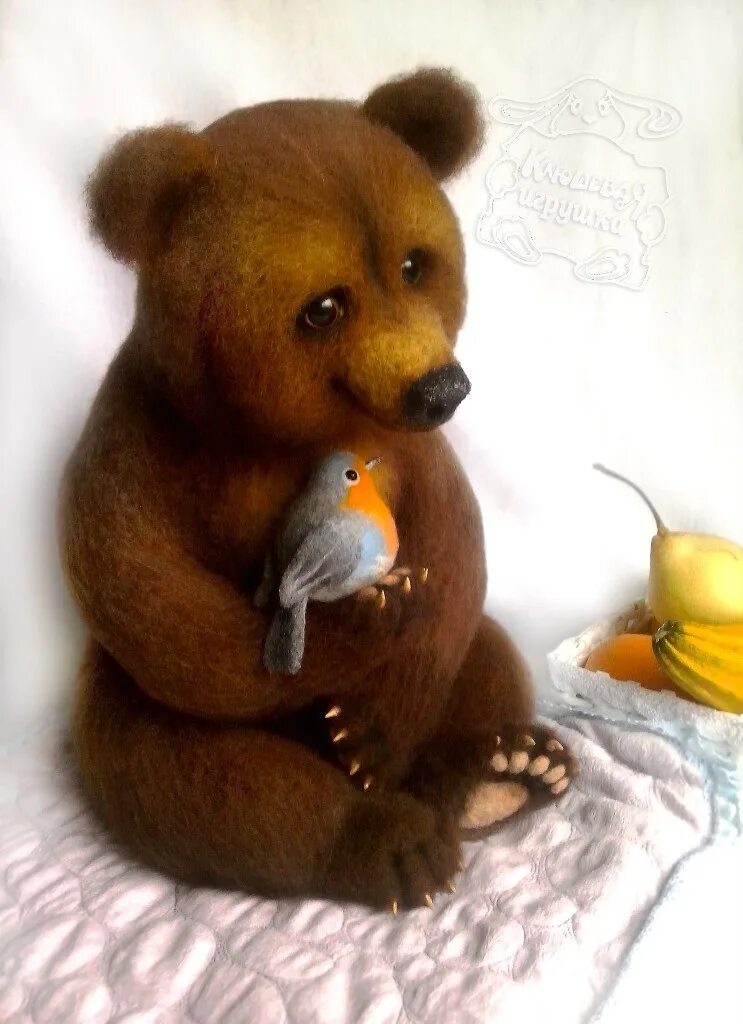 утенок в костюме панды.