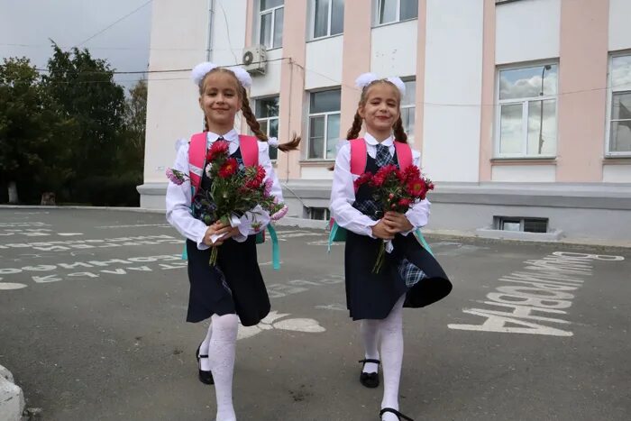 ученица р2. 67 шк магнитогорск стадион. 4 школа еманжелинск сетевой. 4 школа еманжелинск сетевой. директор мбоу сош 4 еманжелинск.