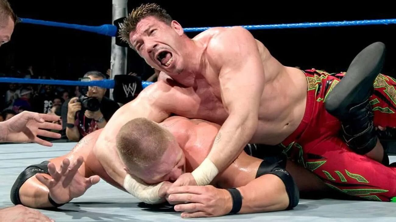 Эдди Герреро 2004. WWE Эдди Герреро. Brock Lesnar vs Eddie Guerrero - no way out 2004. Brock Lesnar vs Eddie Guerrero.