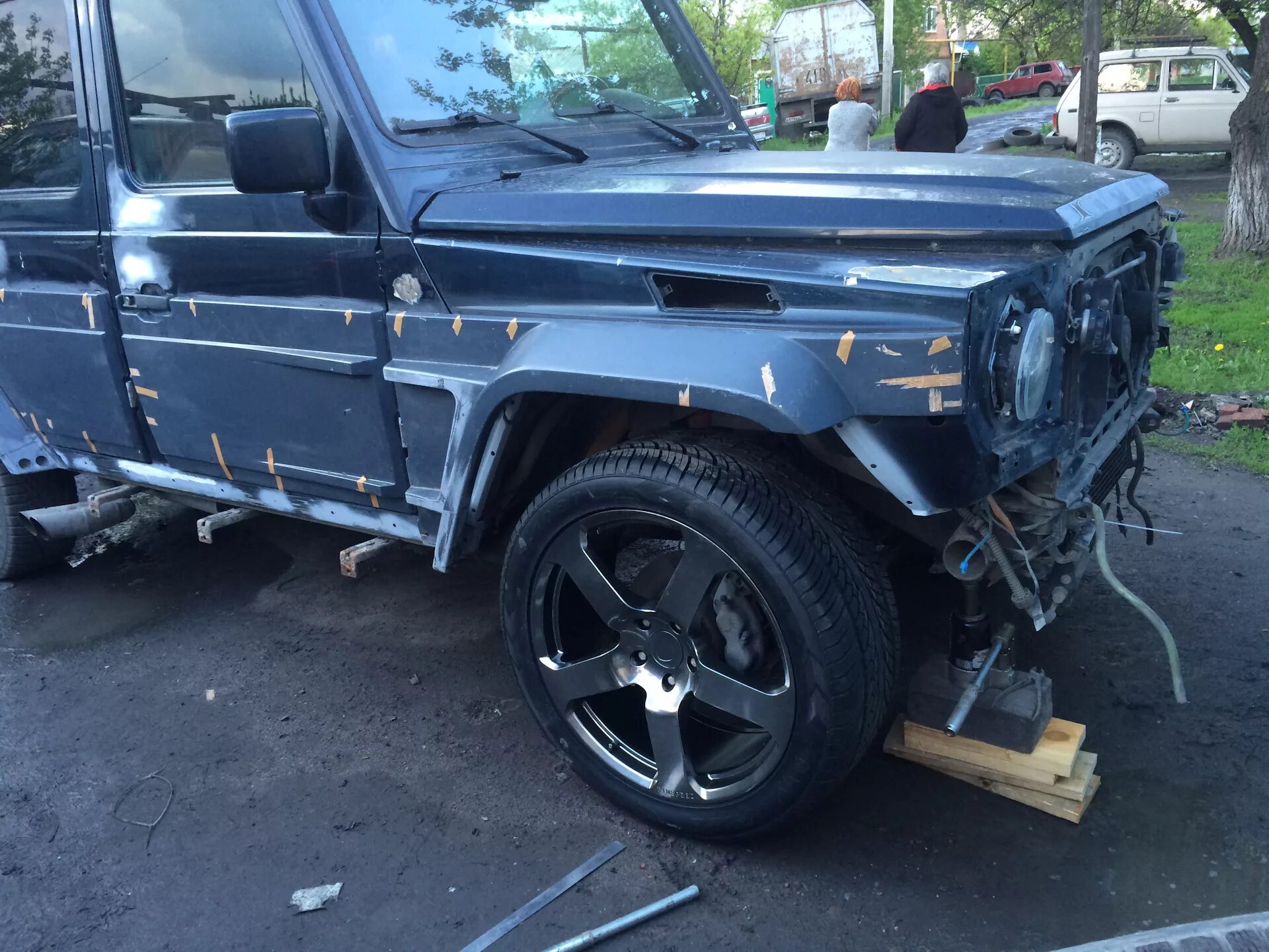 Жабры brabus g class w463. Крылья гелендвагена. Обвес гелендваген 463. Крыло гелендваген 463. Крылья гелендвагена.