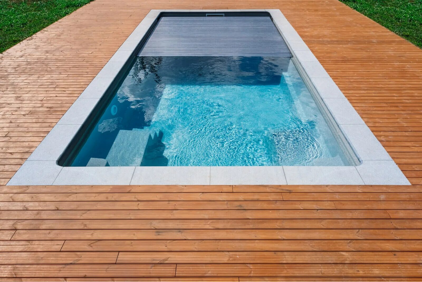 Наполнить бассейн. Бассейн compass pools. керамический бассейн. композитный бассейн. уличный бассейн с противотоком.