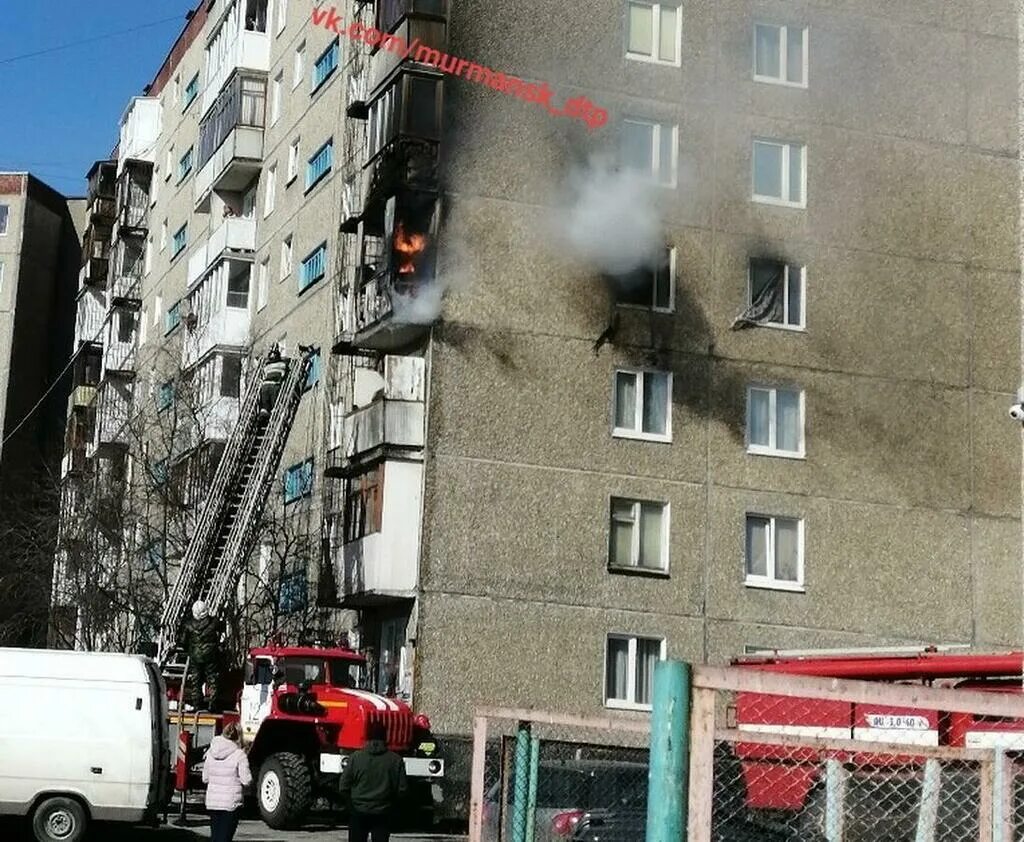 Почему горят квартиры. Пожар на Кольском 102 в Мурманске. Мурманск Кольский проспект 102. Мурманск многоэтажки. Взрыв в Мурманске.