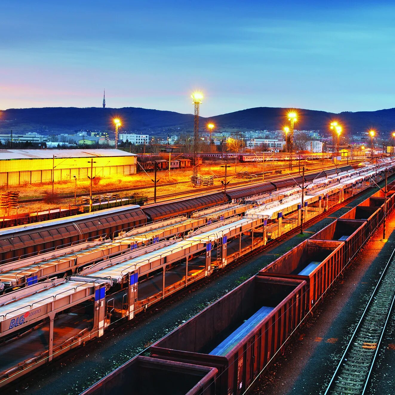 Железнодорожные перевозки. Железодорожный транспор. Тепловоз транссиб. Контейнерные перевозки ждя. Железнодорожные пути.