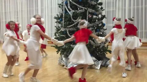 Новогодний танец для детей начальной школы видео