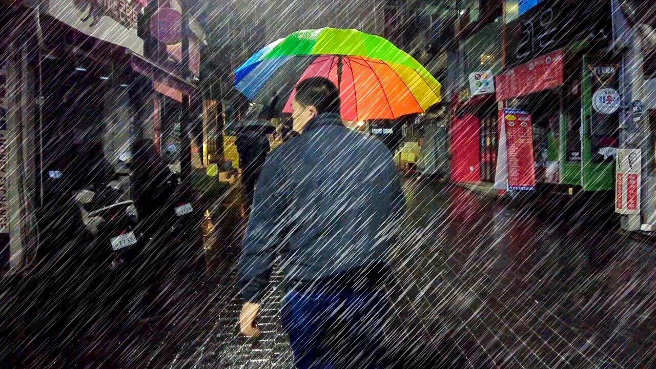 Сеул дождь. Дождь виртуальный. Rain in Seoul. Дождь 4к город обоо. Am walking in the rain