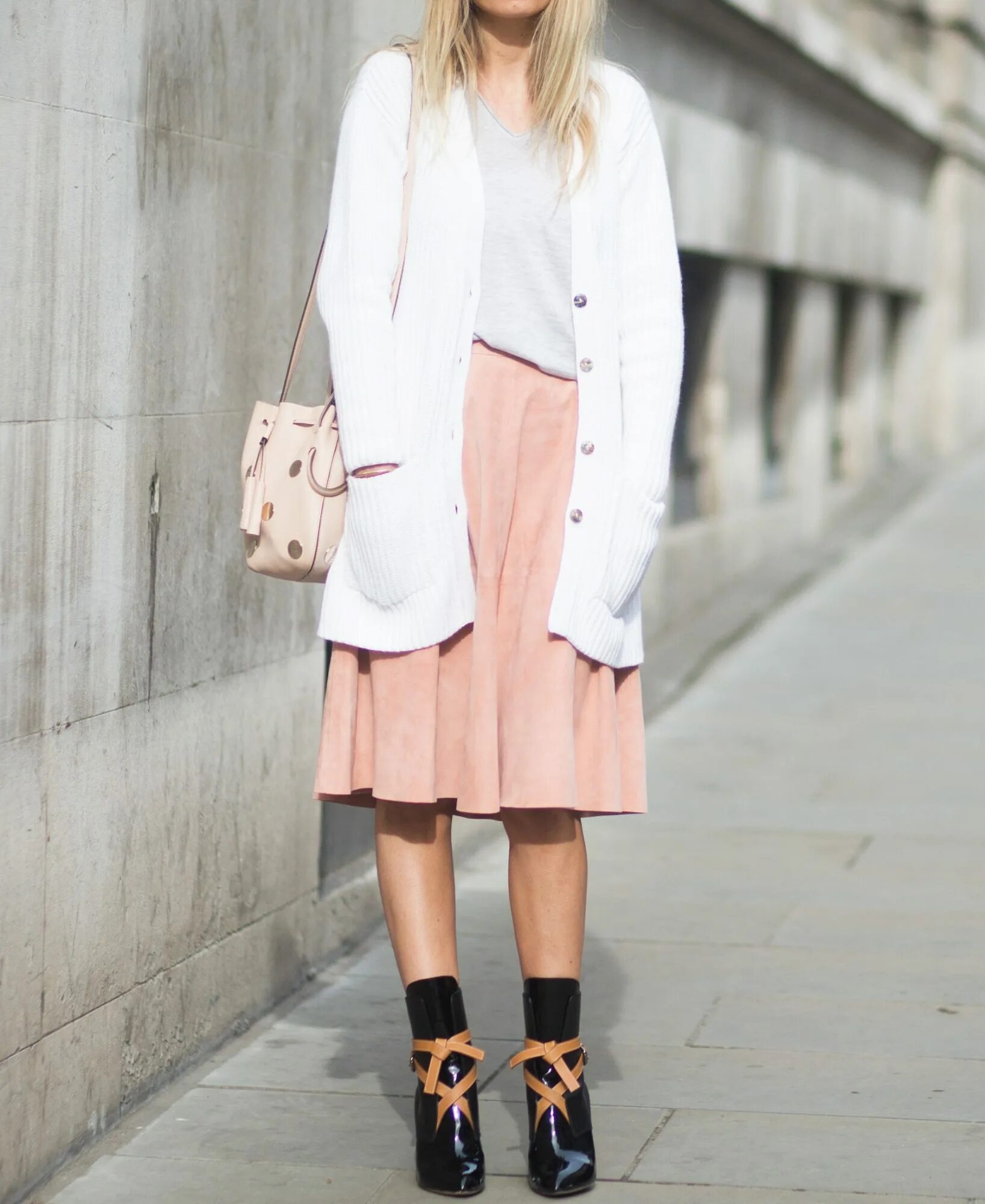 белые джинсы с кардиганом. кардиган женский. белый кардиган женский.