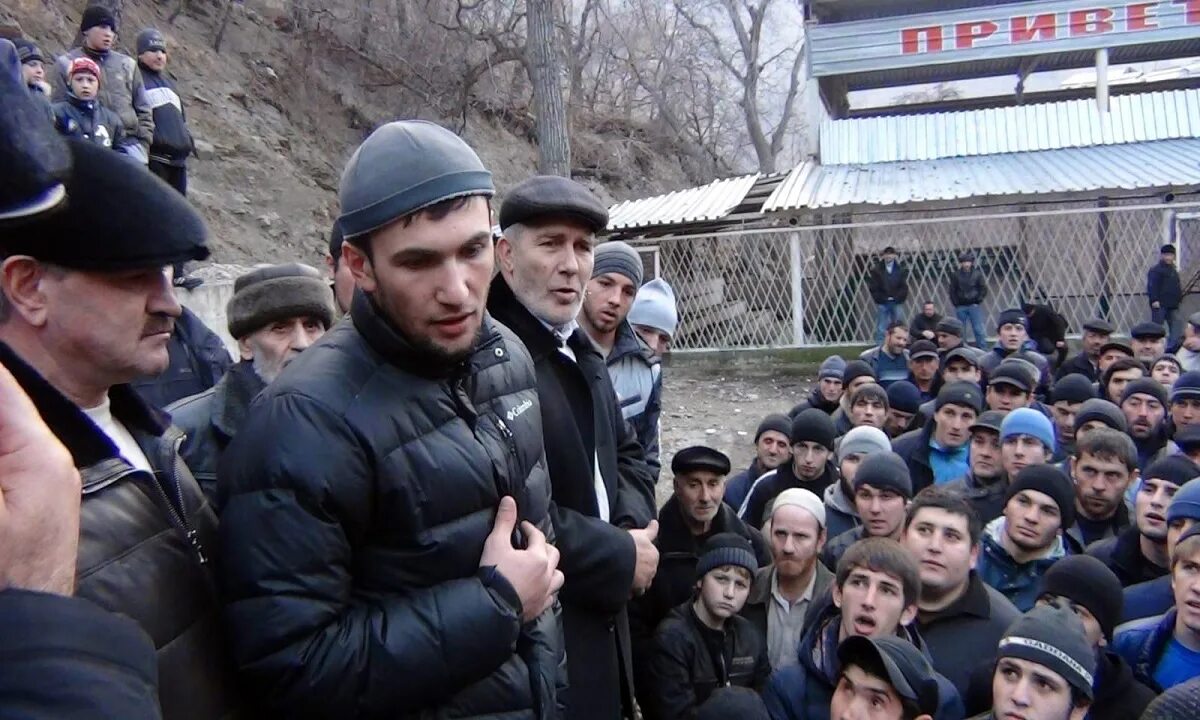 Сколько живут в дагестане. Гимры. Толпа чеченцев. Кавказские группировки. Дагестанские чеченцы.