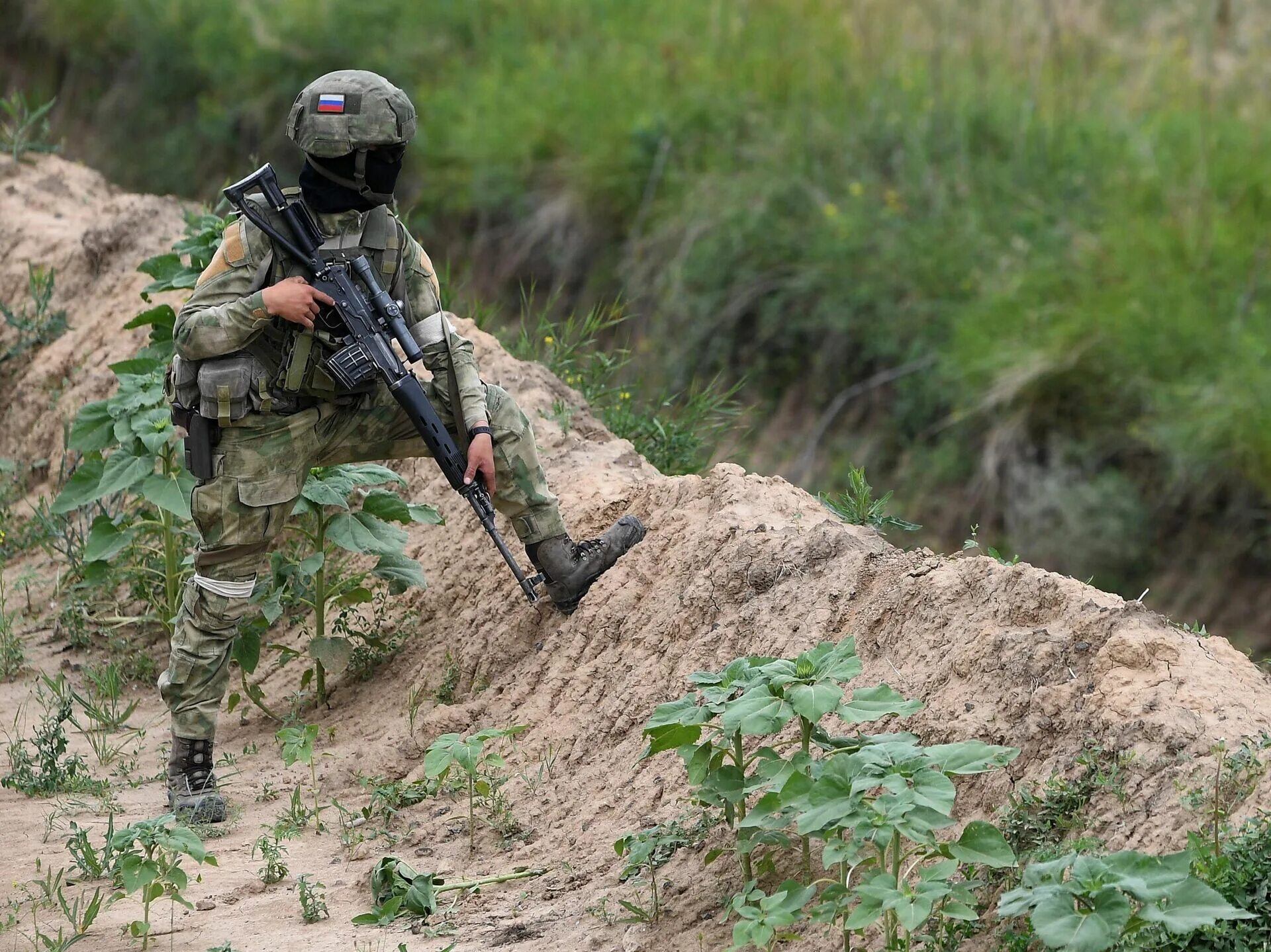 Военная операция эксперт. Российский солдат. Армия России спецназ. Российский спецназ. Солдат вс РФ.