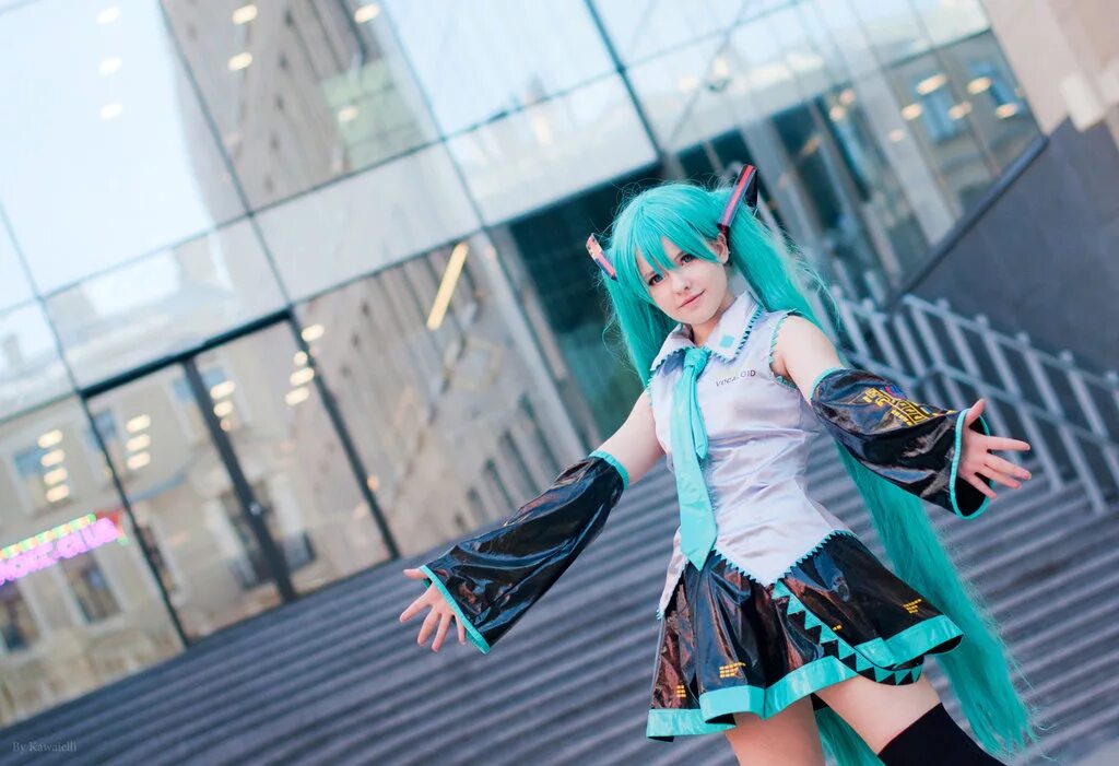 Hatsune miku cosplay. Saya Scarlet Хацунэ Мику. Мику Хатсуне косплей saya Scarlet. Косплеер Мику. Косплей Мику Хатсуне бл.