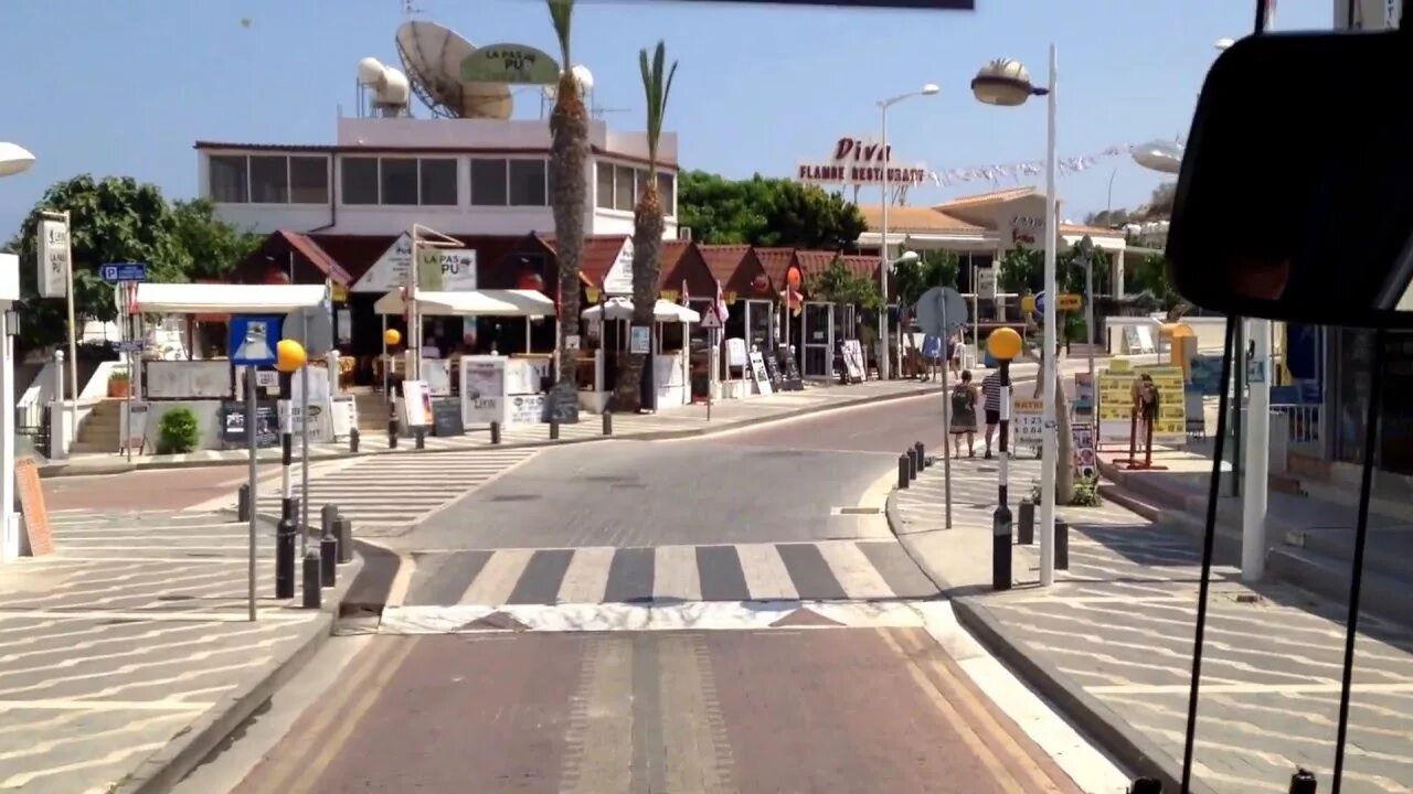 Какое автомобильное движение на кипре. Движение на кипре. На кипре движение на дорогах левостороннее движение. Кипр дороги. Кипр дороги.