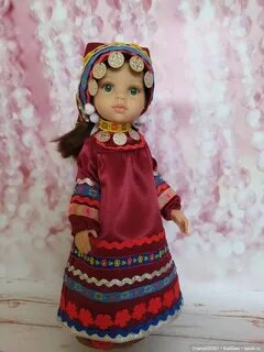 Мордовская кукла в национальном костюме