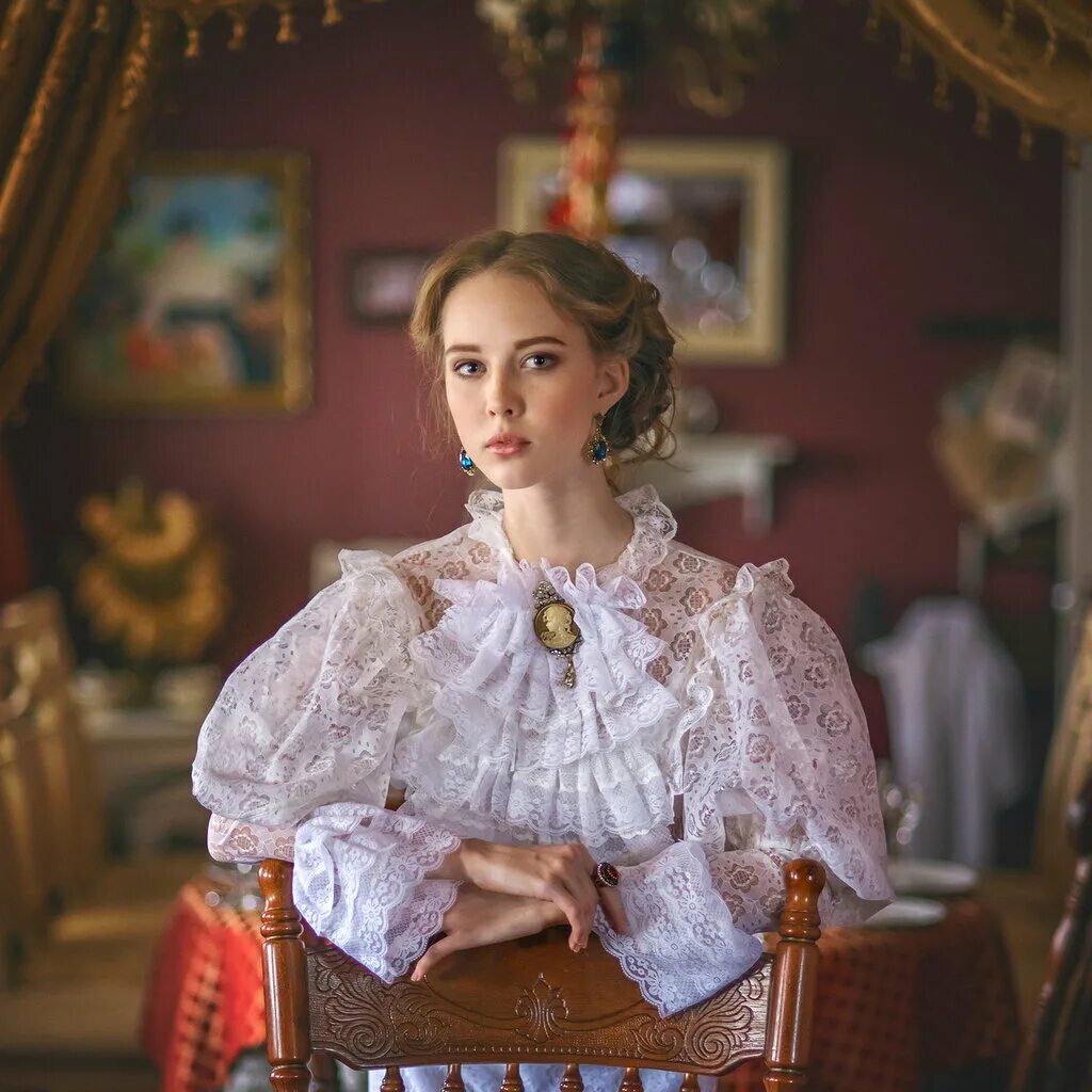 Художник roman garassuta. Сударь и сударушка. Хитрая девчонка аниме. Юмористические картинки. Кисейная дама.