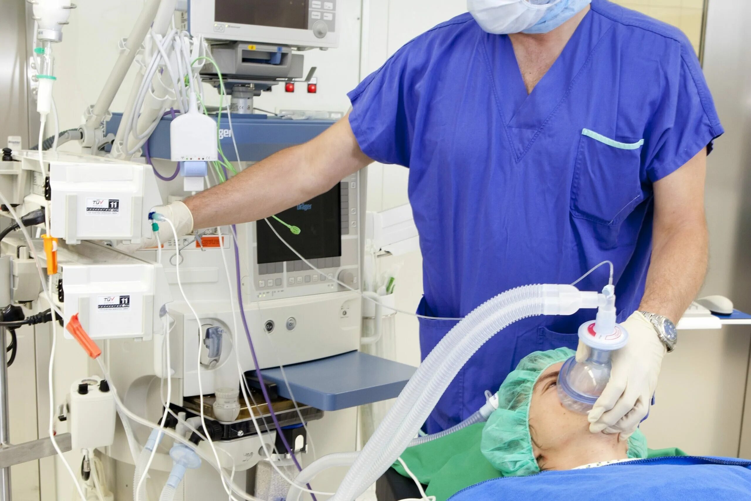 Hamilton s1. Искусственная вентиляция легких при операции. Искусственная вентиляция легких при операции. Операция под ивл. Ивл аппарат в реанимации.