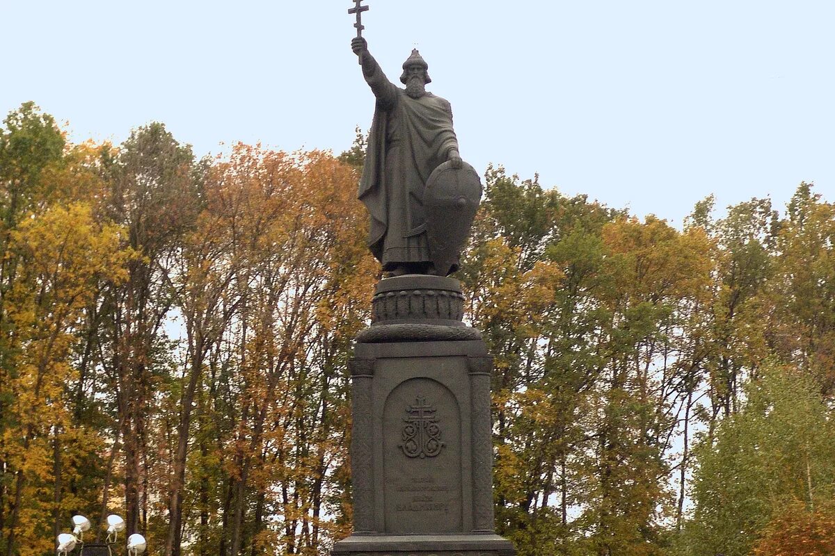 памятник владимиру красное солнышко в белгороде. памятник владимиру в белгороде. памятник великому князю владимиру белгород. памятник владимиру в белгороде. памятник князю владимиру в белгороде.
