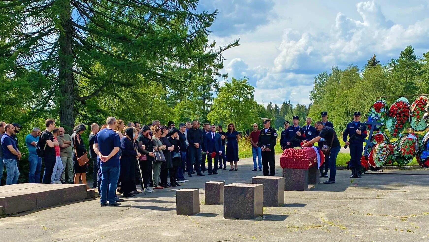 Провожающая в последний путь фрирен продолжение. В Петрозаводске прощались.