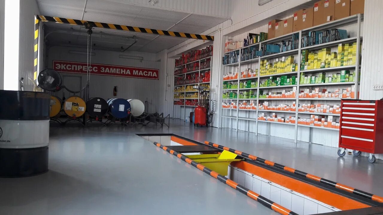 Масло могилев. Замена масла на вольской в самаре. Масло country 2 stroke semi-synthetic. Замена масла грузовой. Масло моторное 5w30 светофор.