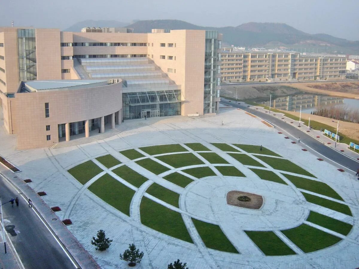 Пекинский лингвистический университет. Автор книги. Студенты за рубежом. Тайвань люди повседневная одежда. Российские студенты за рубежом.