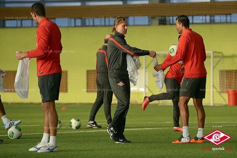 Жфк дончанка новошахтинск. Криштиану роналду младший в манчестер юнайтед. Футбольная команда пар. Командные виды спорта. Футбольная команда пар.