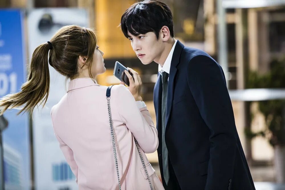 Дорамс. Ji Chang Wook Dramas. Чжи Чан УК И нам Джи Хен. Чжи Чан УК подозрительный партнер. К2 дорама.