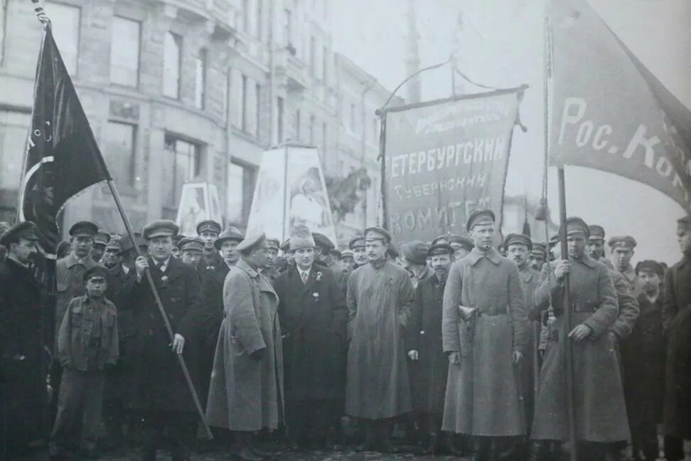 Петроград 1917 разруха. Петроград 20-е годы. 1 мая 1920 субботник. Доходный дом вонлярлярского. Петроград 1920 год.