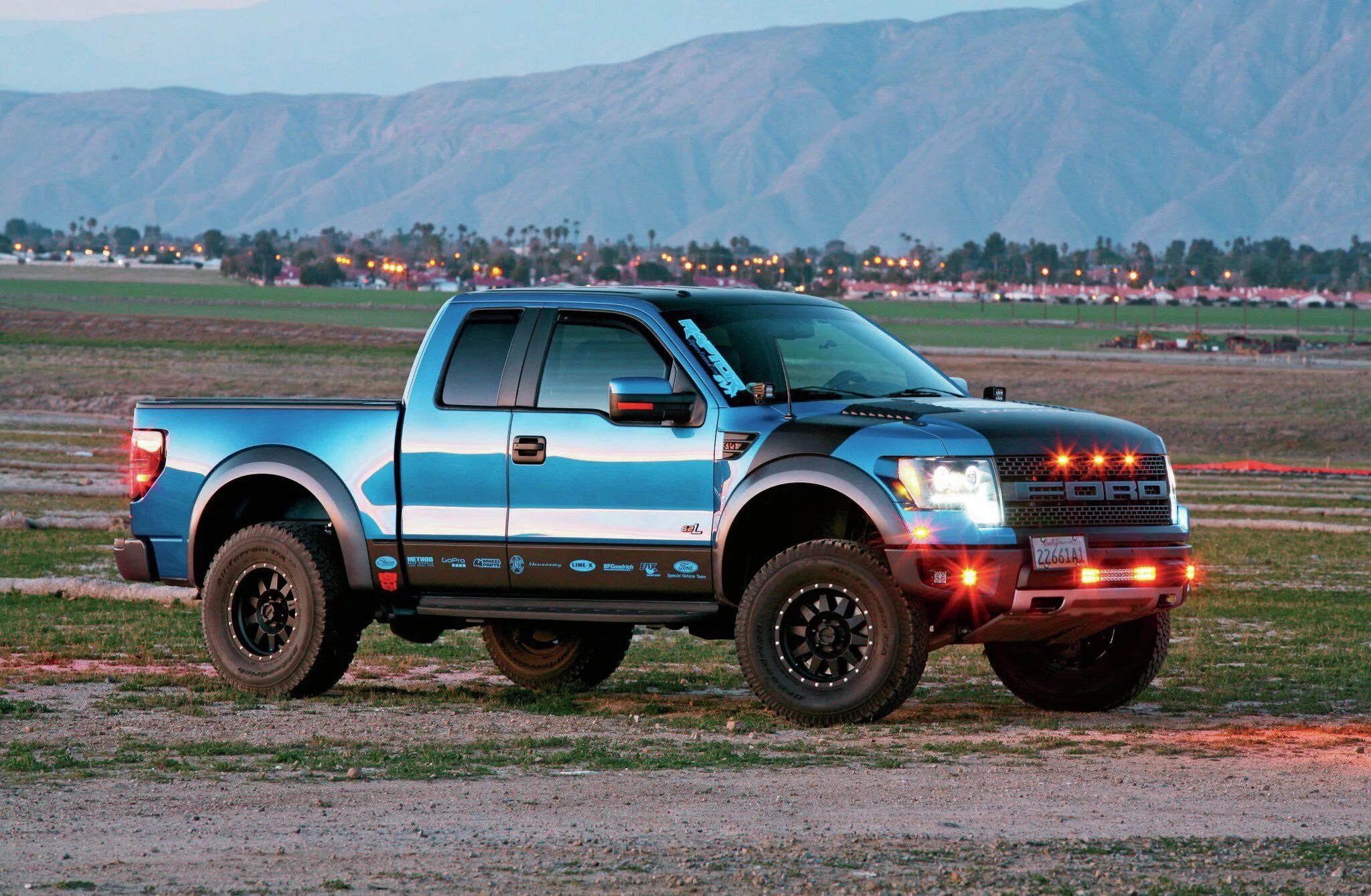 Купить форд ф150. Форд ф150 Раптор. Ford 150 Raptor. Форд f150 Раптор. Ford f150 Raptor SVT 2011.