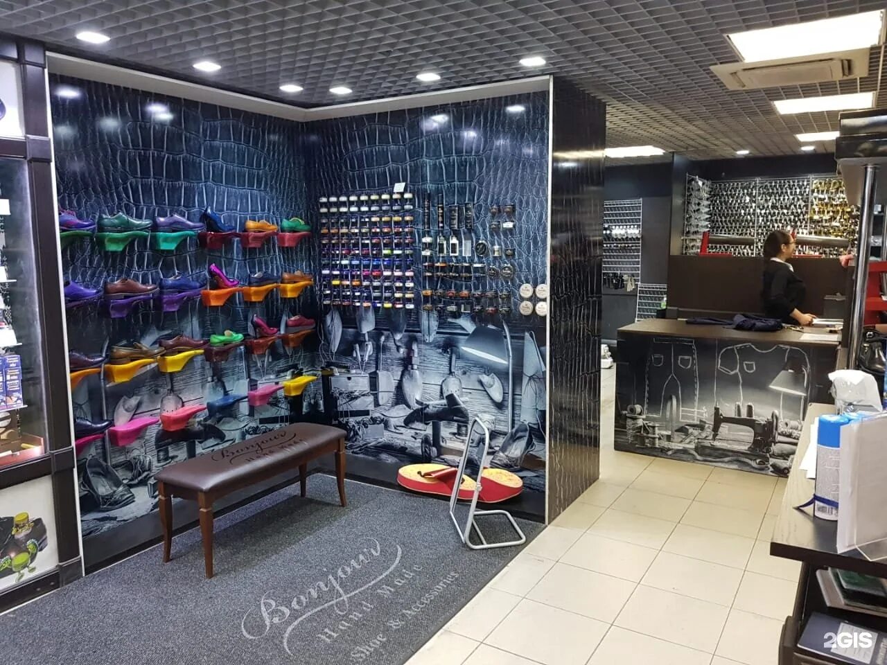 Обувная мастерская в академ парке. Починка обуви. Обувная мастерская. Реклама обувной мастерской. Al’canta, санкт-петербург, песочная набережная.