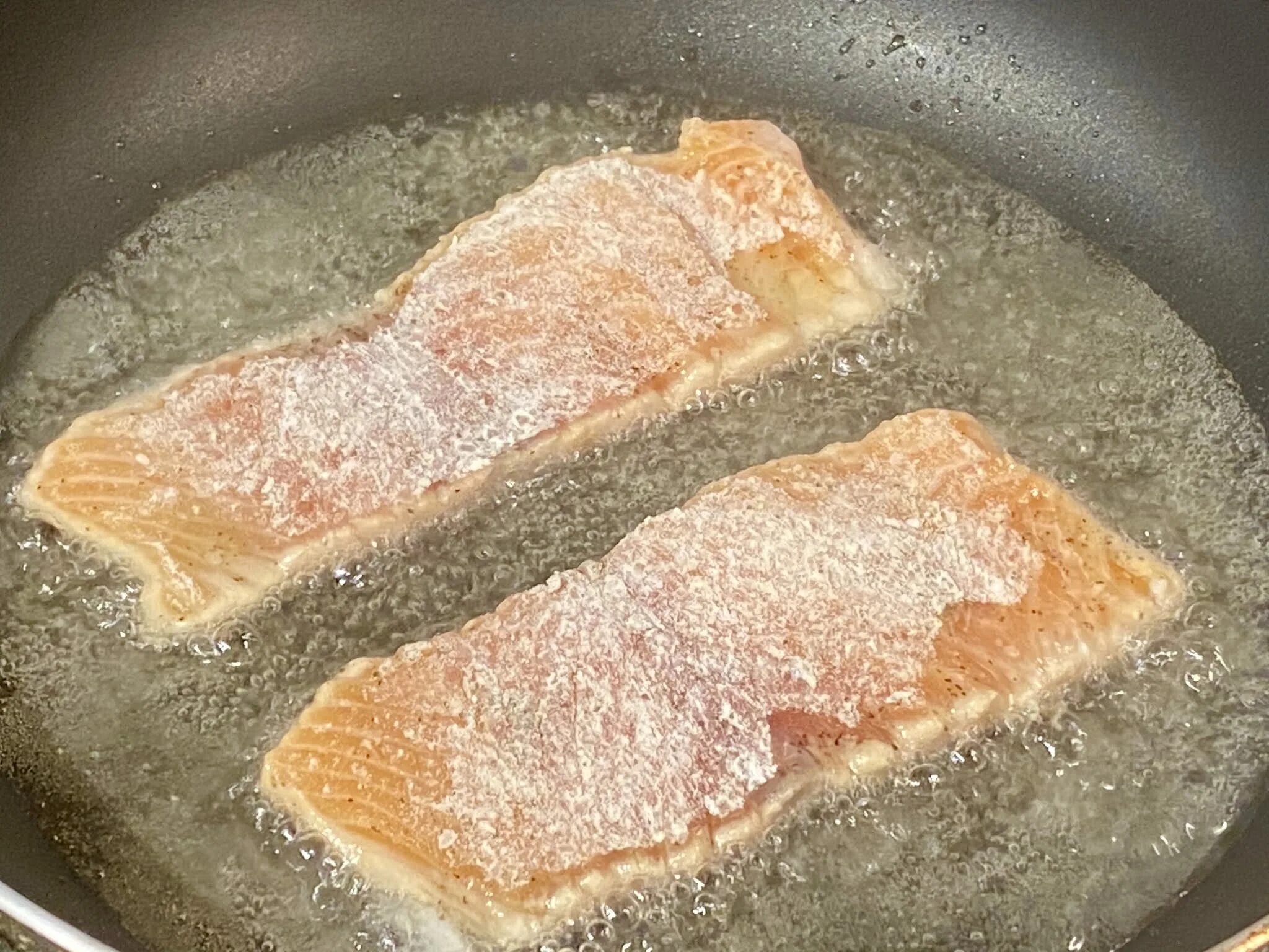 Жареной кожи. Жареной кожи. Кулик блюда. Жареные куриные шкурки. Жареная кожа курицы.