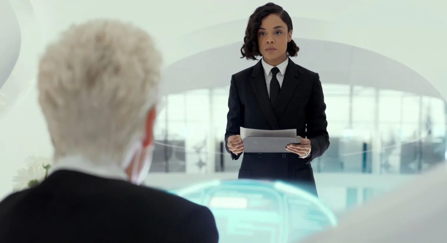 люби в черном 4