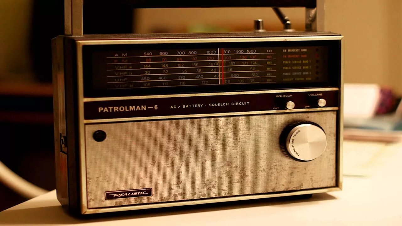 Рамштайн radio. Радиоприемник в деревянном корпусе. Радиоприемник роадстар. Радиоприемник филипс транзисторный. Первый радиоприемник.