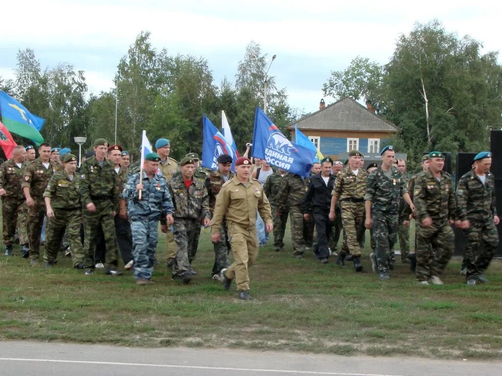 Тверже шаг ребята. Воздушные десантные войска строевая песни текст. Твëрже шаг ребята. Туристические названия и девизы. Тверже шаг ребята.